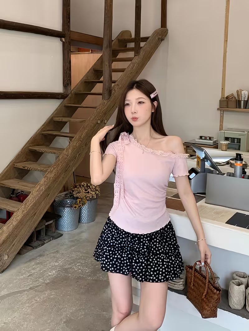 Sexy Lace Stitching Short-Sleeved T-Shirt Women'S Design Sense of High-End Inner Wear Base Shirt Slim Pleated Waist Top Niche Hot Short Cute Top Women