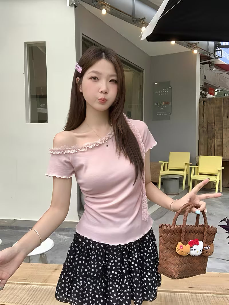 Sexy Lace Stitching Short-Sleeved T-Shirt Women'S Design Sense of High-End Inner Wear Base Shirt Slim Pleated Waist Top Niche Hot Short Cute Top Women