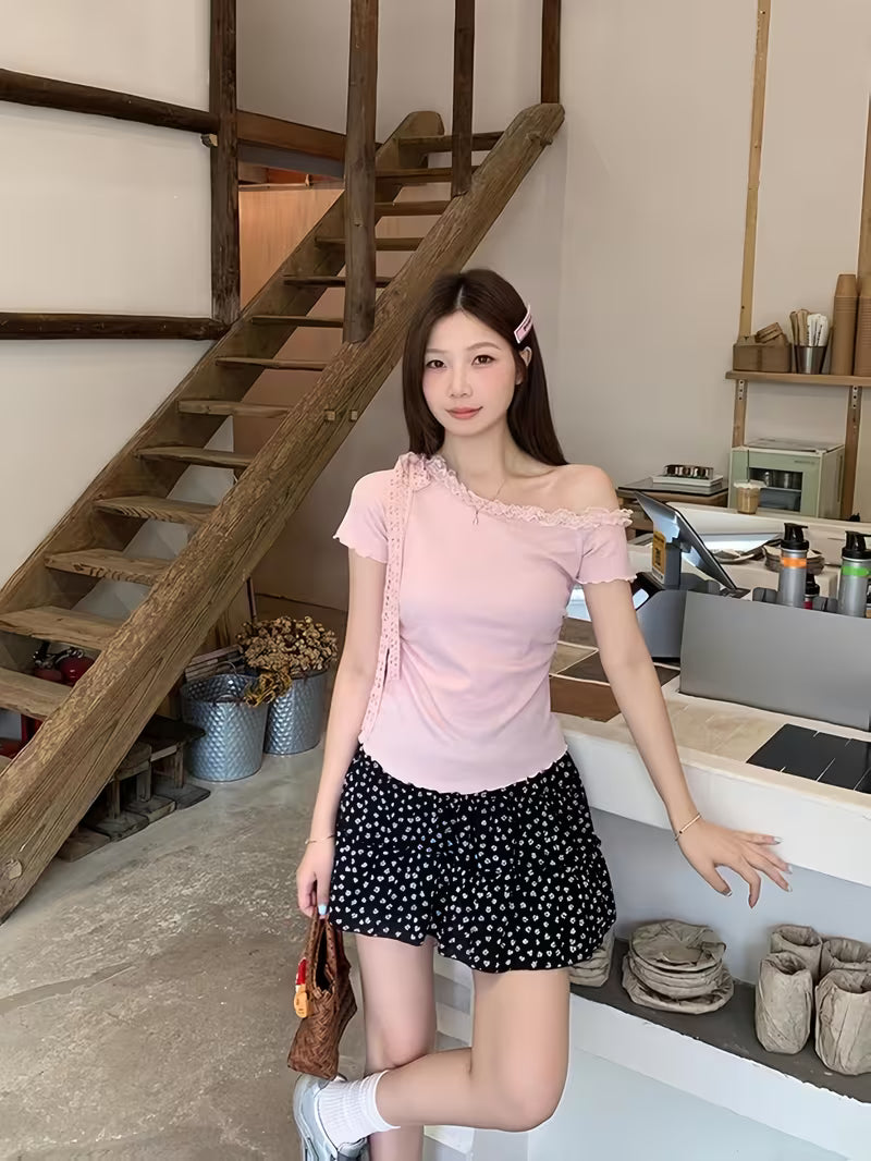Sexy Lace Stitching Short-Sleeved T-Shirt Women'S Design Sense of High-End Inner Wear Base Shirt Slim Pleated Waist Top Niche Hot Short Cute Top Women